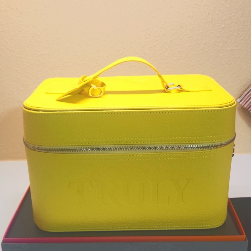 LUXURY TRUNK - Picture 1 of 4